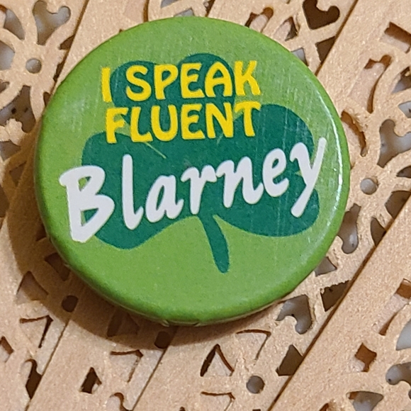 Green 'I Speak Fluent Blarney' Button Old Fashion Preowned Condition - Picture 3 of 6